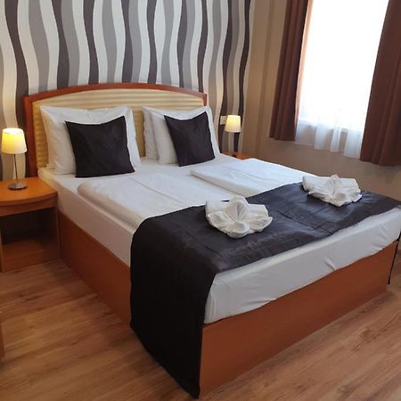 Six Inn Hotel Budapest Extérieur photo