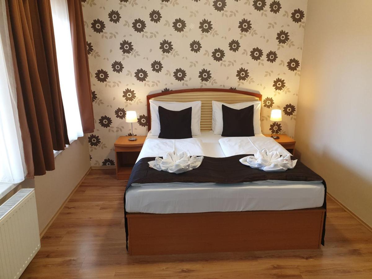 Six Inn Hotel Budapest Extérieur photo