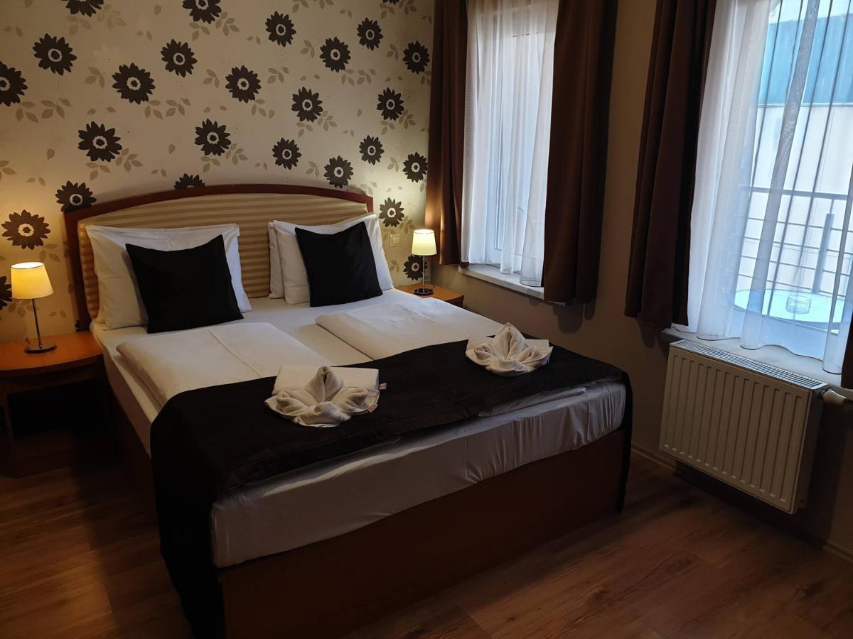 Six Inn Hotel Budapest Extérieur photo