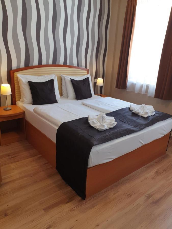 Six Inn Hotel Budapest Extérieur photo