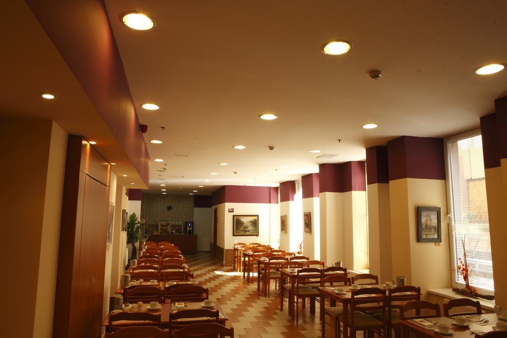 Six Inn Hotel Budapest Extérieur photo