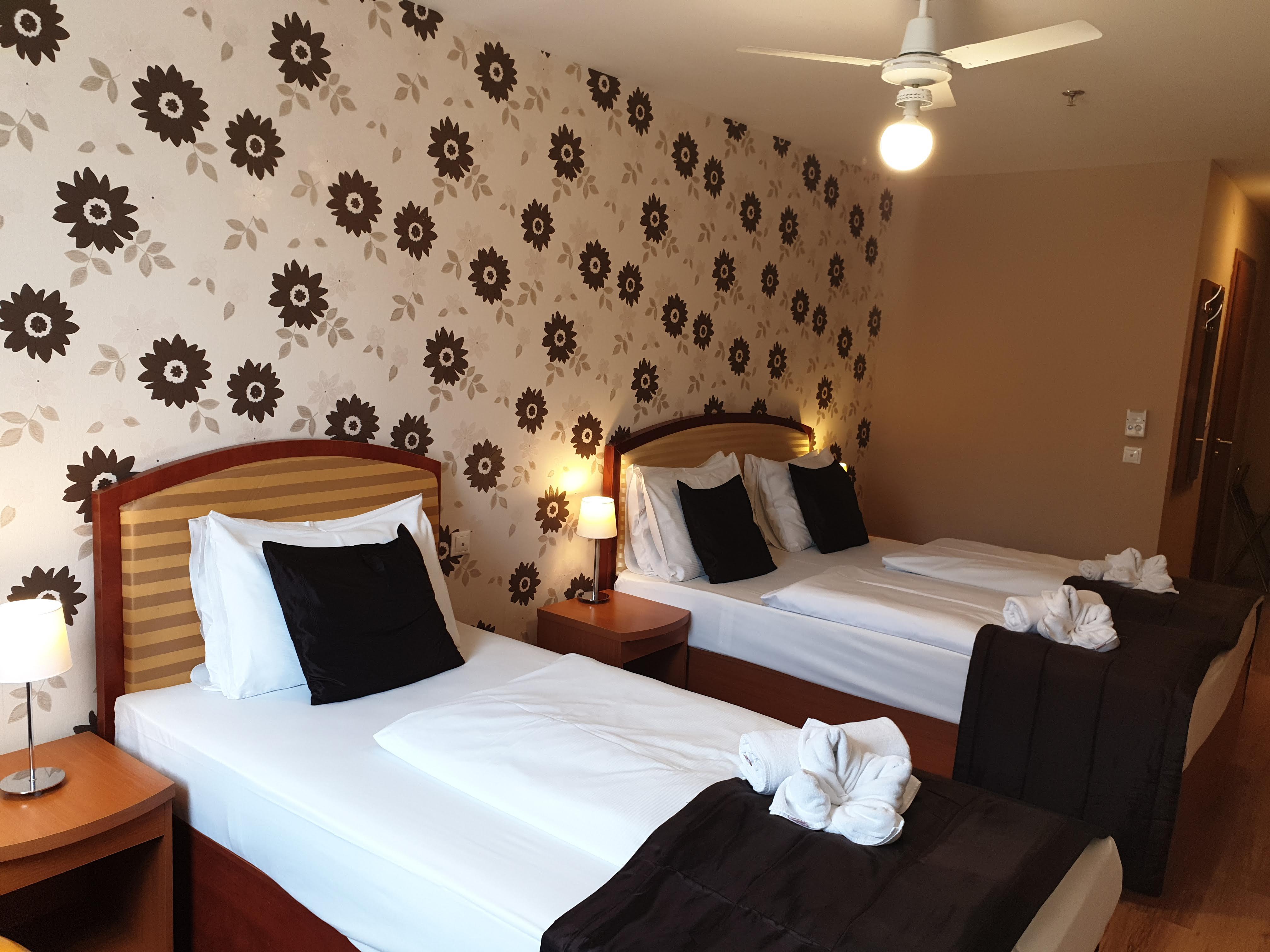 Six Inn Hotel Budapest Extérieur photo