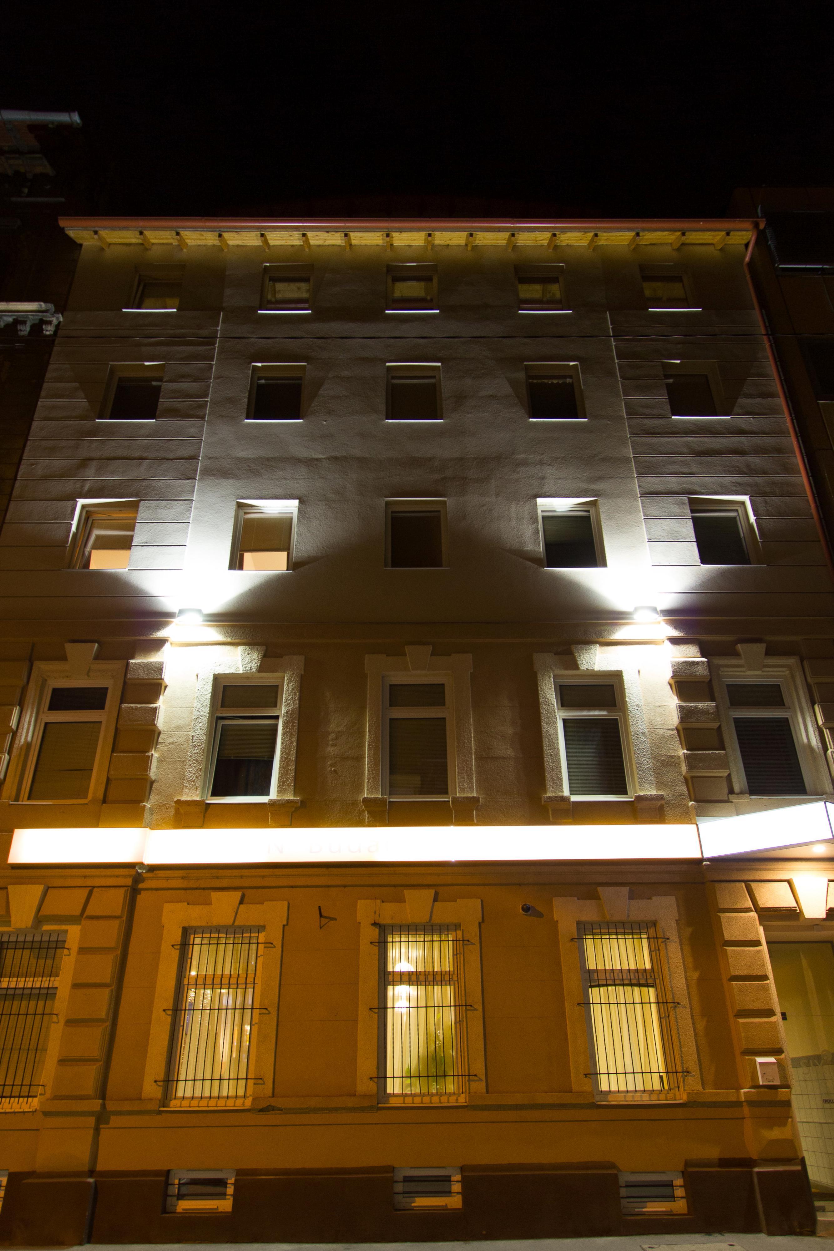 Six Inn Hotel Budapest Extérieur photo