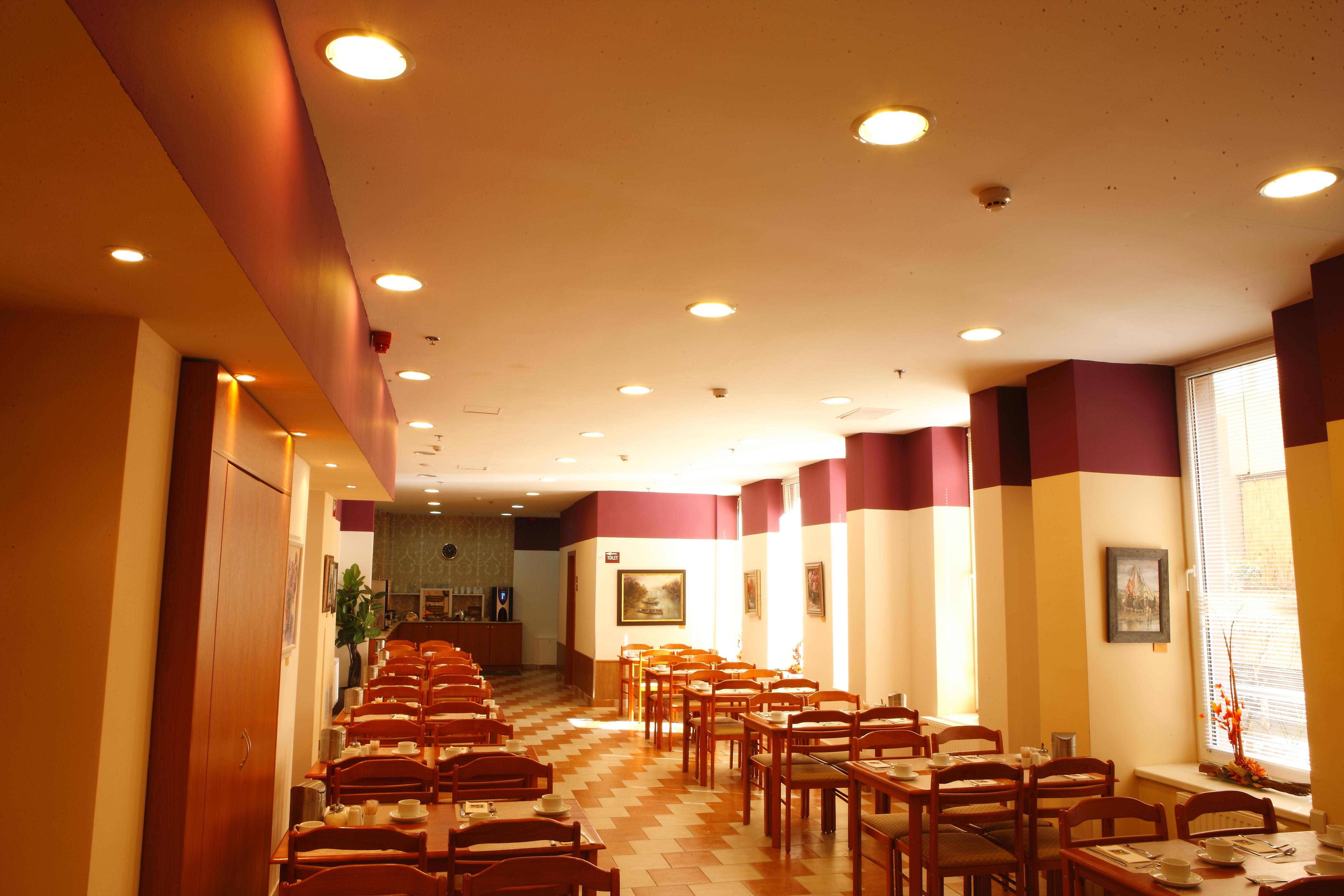 Six Inn Hotel Budapest Extérieur photo
