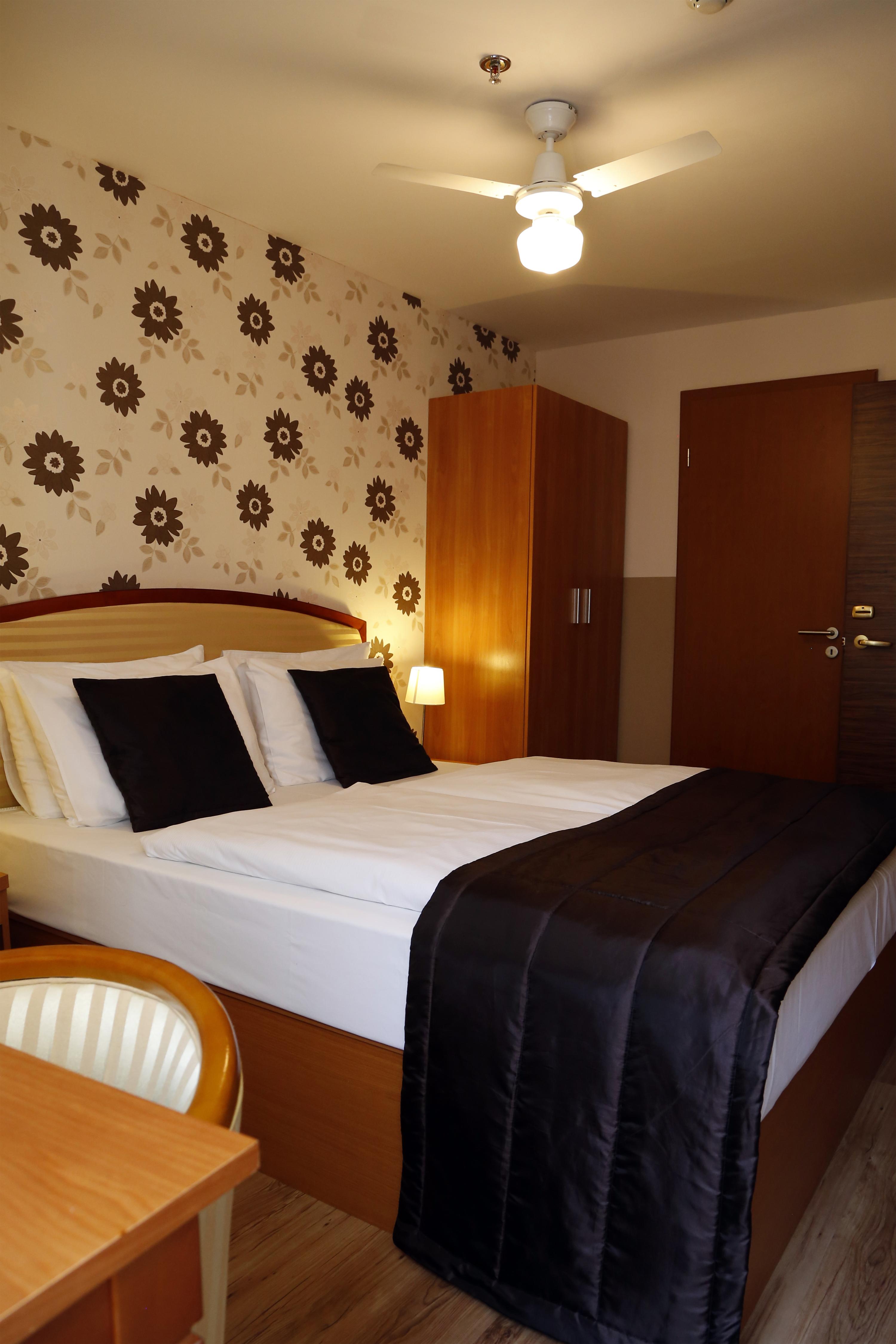 Six Inn Hotel Budapest Extérieur photo