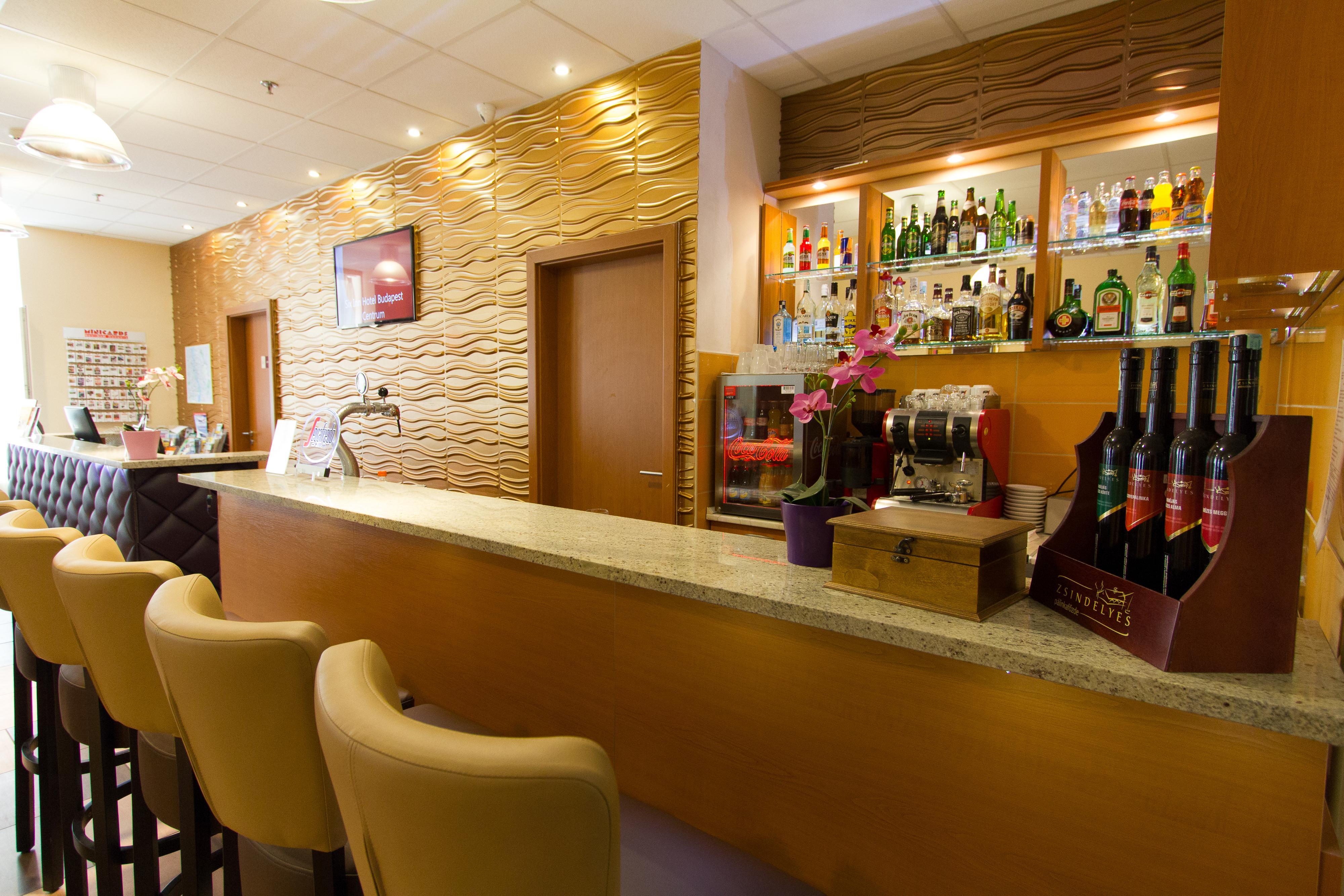 Six Inn Hotel Budapest Extérieur photo