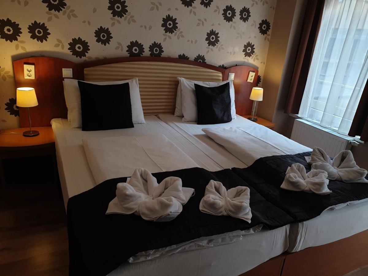 Six Inn Hotel Budapest Extérieur photo